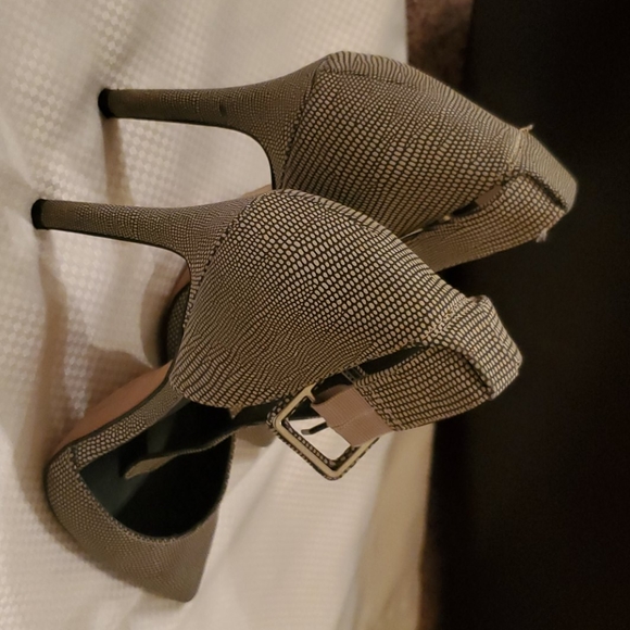 Snake Skin Pump - Picture 3 of 3